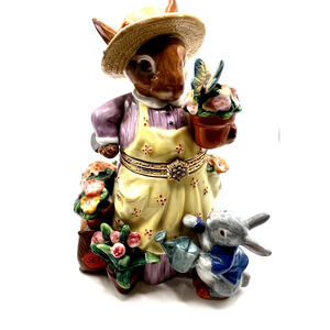 Vintage CWC Ceramic Mother Rabbit & Bunny In Garden Hinged Trinket Box Jewelry